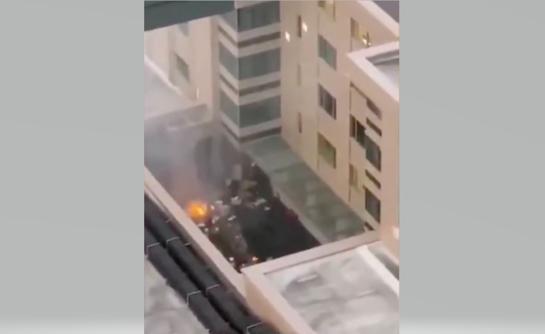 ヒューストンの地元メディアによると、現地時間21日夜8時（日本時間22日朝10時）中国総領事館で書類を焼却する際、火災が発生した。（スクリーンショット）