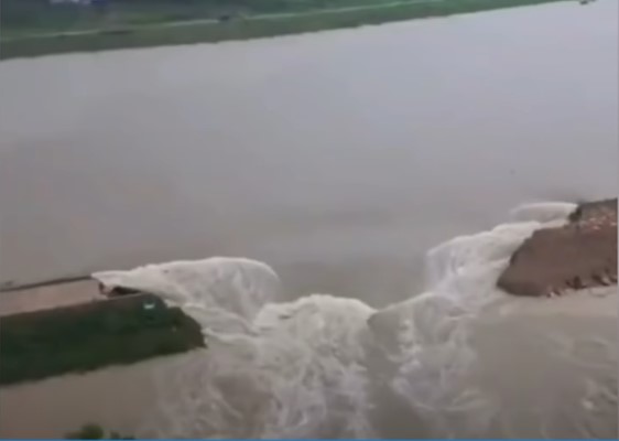 安徽省で堤防を爆破して水を開放　依然として続く三峡ダムの放水